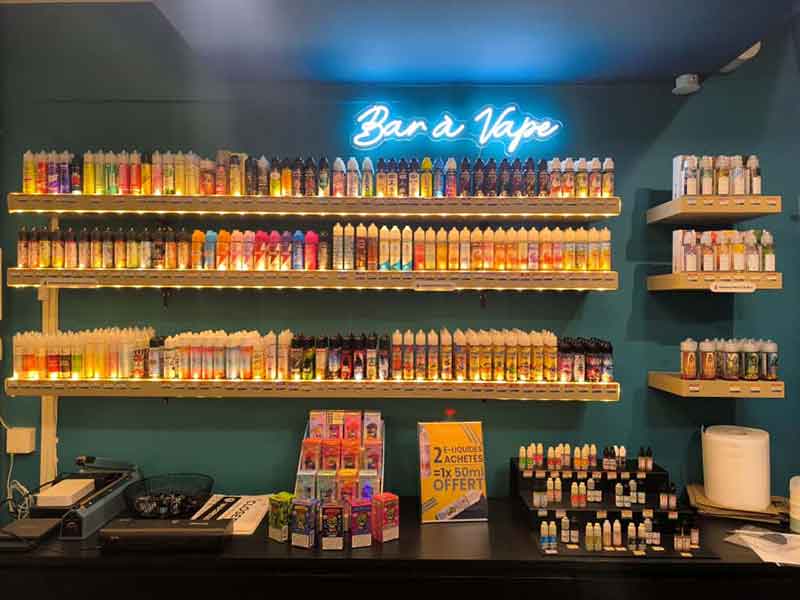 Intérieur de la boutique rayon e-liquides